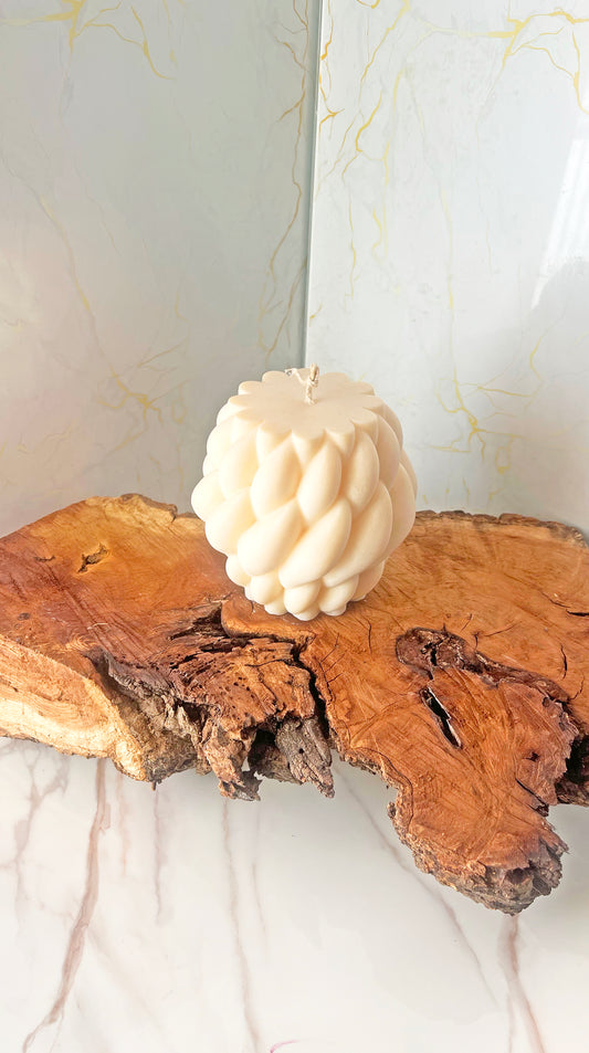 Luxury Candle "Velvet Braid" – Χειροποίητο Αρωματικό Κερί Πλεκτής Πλέξης