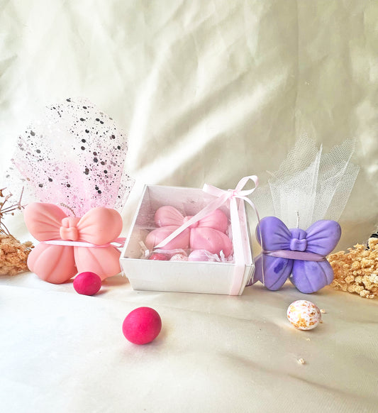 Μπομπονιέρα "Sweet Bow" – Χειροποίητο Φυτικό Αρωματικό Κερί Φιόγκος για Βάπτιση Κοριτσιού