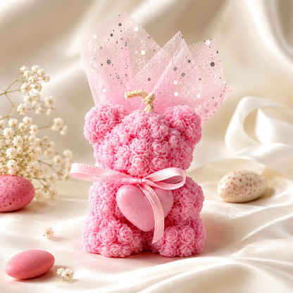 Μπομπονιέρα "Rose Teddy" – Χειροποίητο Αρωματικό Κερί Αρκουδάκι με Ανάγλυφα Τριαντάφυλλα