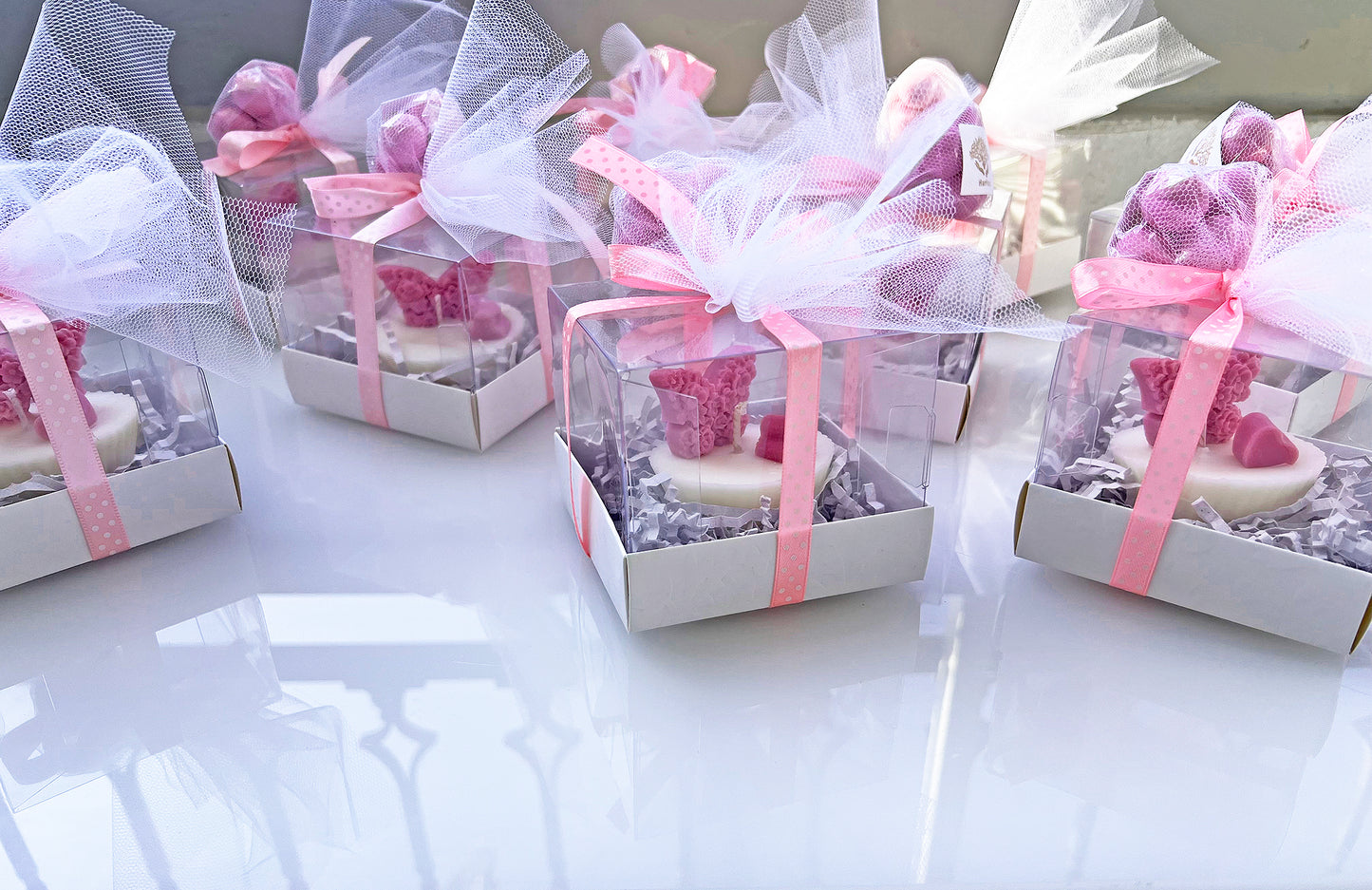 Πολυτελής Μπομπονιέρα “Πεταλούδα” – Χειροποίητο Κερί για Βάπτιση (Ροζ Luxury Δέσιμο)