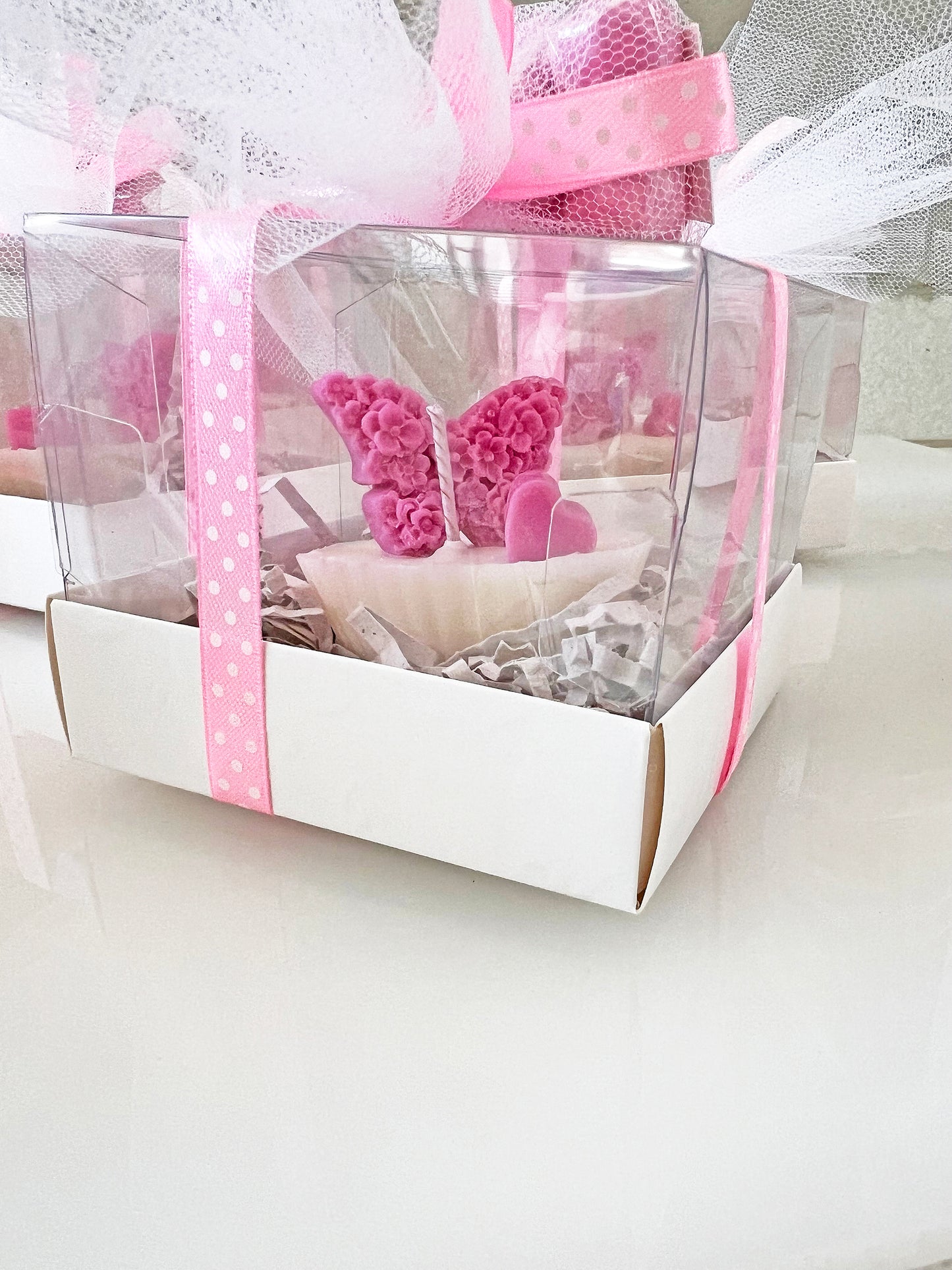 Πολυτελής Μπομπονιέρα “Πεταλούδα” – Χειροποίητο Κερί για Βάπτιση (Ροζ Luxury Δέσιμο)