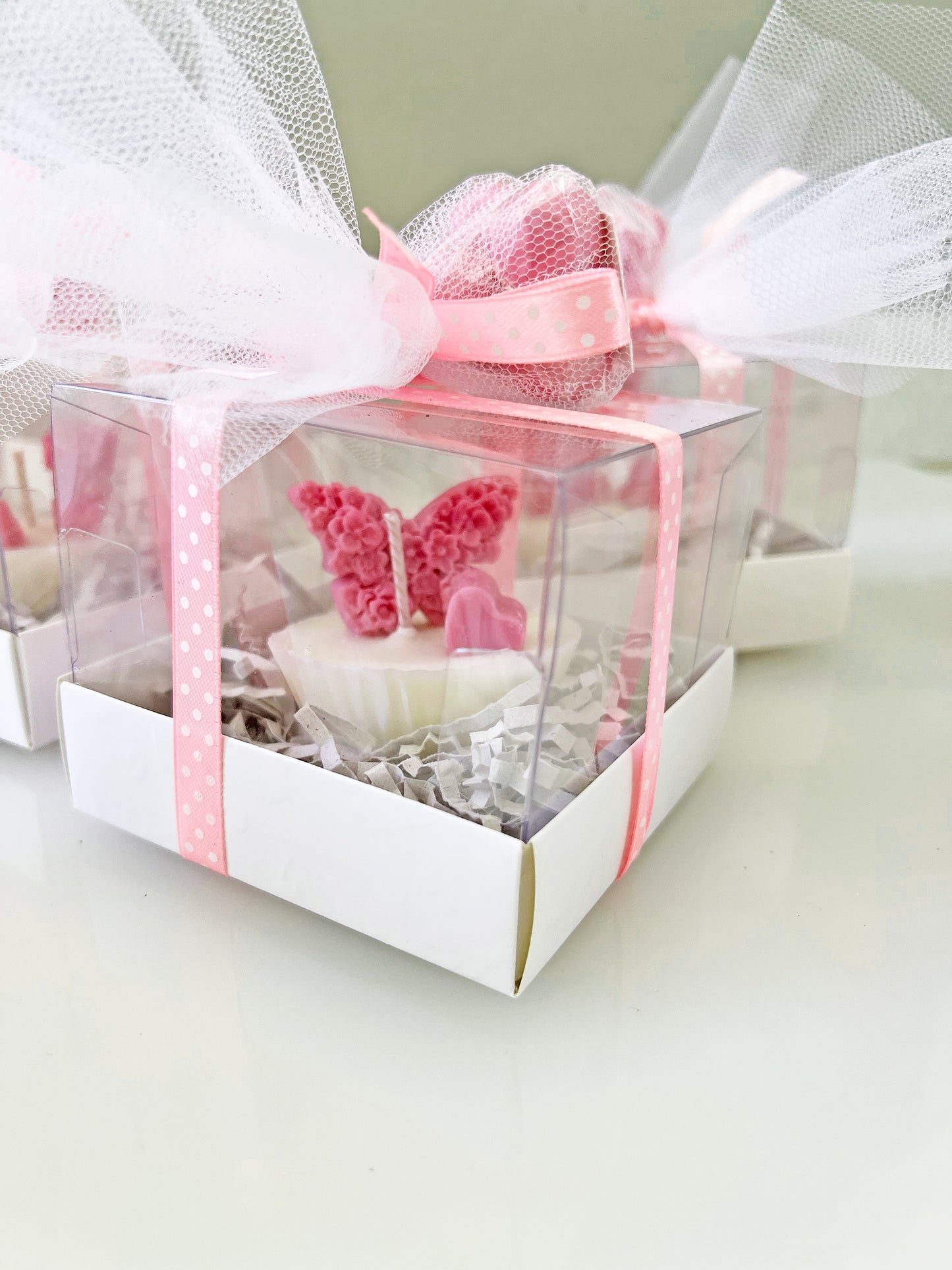 Πολυτελής Μπομπονιέρα “Πεταλούδα” – Χειροποίητο Κερί για Βάπτιση (Ροζ Luxury Δέσιμο)