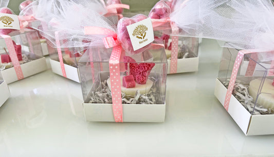 Πολυτελής Μπομπονιέρα “Πεταλούδα” – Χειροποίητο Κερί για Βάπτιση (Ροζ Luxury Δέσιμο)