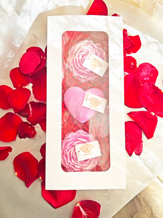 Valentine Candle Set – Ροζ Τριαντάφυλλα & Καρδιά | Χειροποίητα Φυτικά Αρωματικά Κεριά