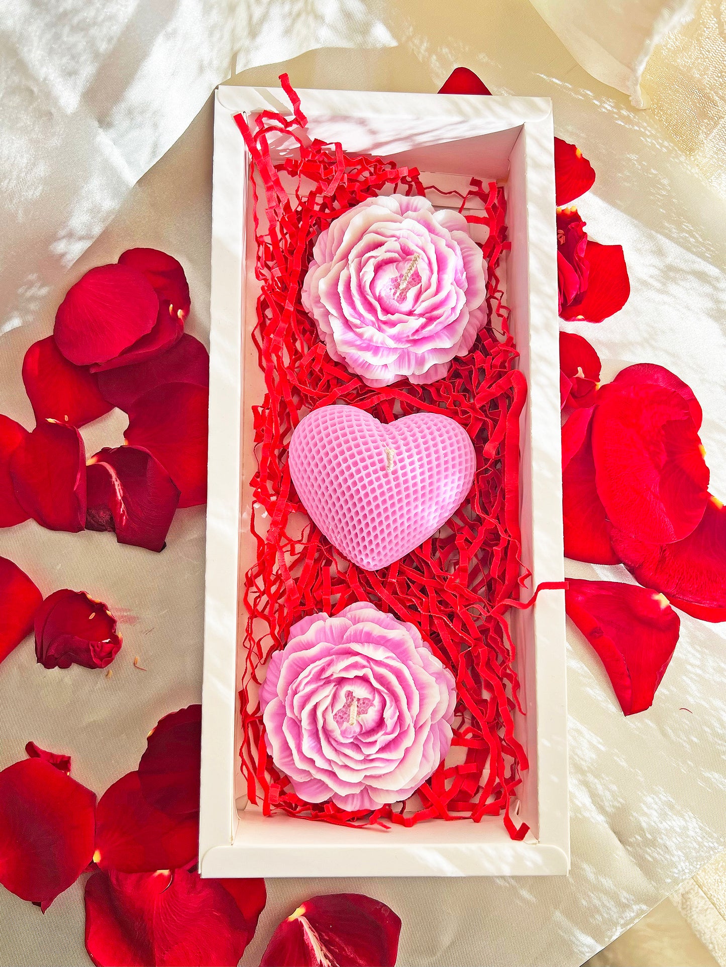 Valentine Candle Set – Ροζ Τριαντάφυλλα & Καρδιά | Χειροποίητα Φυτικά Αρωματικά Κεριά