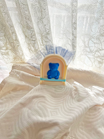 Παιδική Μπομπονιέρα “Αρκουδάκι Κορνίζα” – Ιδιαίτερο Χειροποίητο Φυτικό Αρωματικό Κερί για Βάπτιση