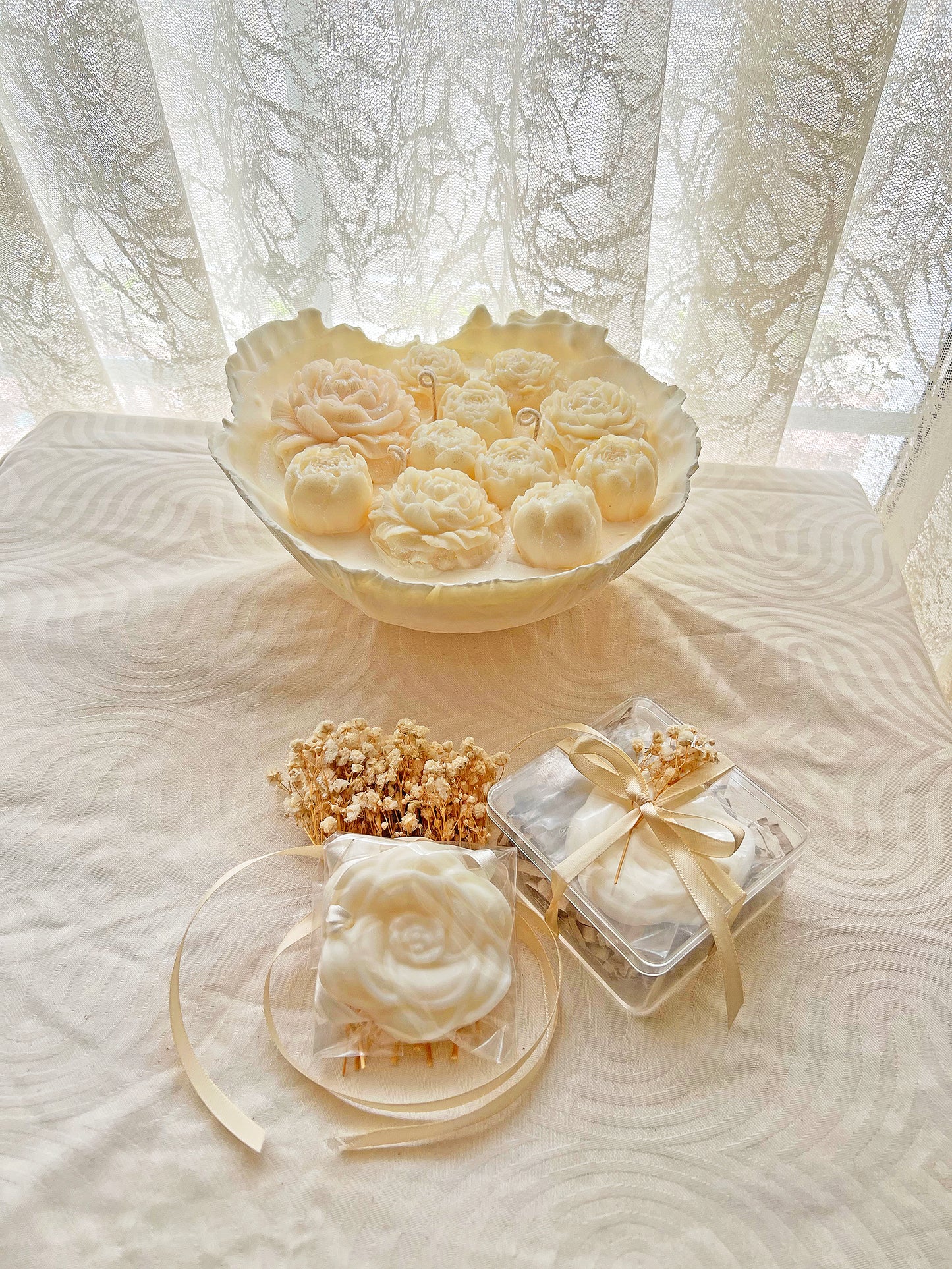 Πολυτελής Μπομπονιέρα – Πορσελάνινη Αρωματική Ταμπλέτα Ντουλάπας “Παιώνια” με Premium Άρωμα