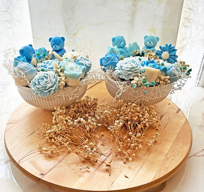 Αρωματική Κέρινη Σύνθεση “Blue Teddy Dream” – Luxury Δώρο για Νονό/Νονά, Baby Shower & Νεογέννητο