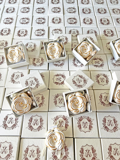 Πολυτελής Μπομπονιέρα – Πορσελάνινη Αρωματική Ταμπλέτα Ντουλάπας “Παιώνια” με Premium Άρωμα