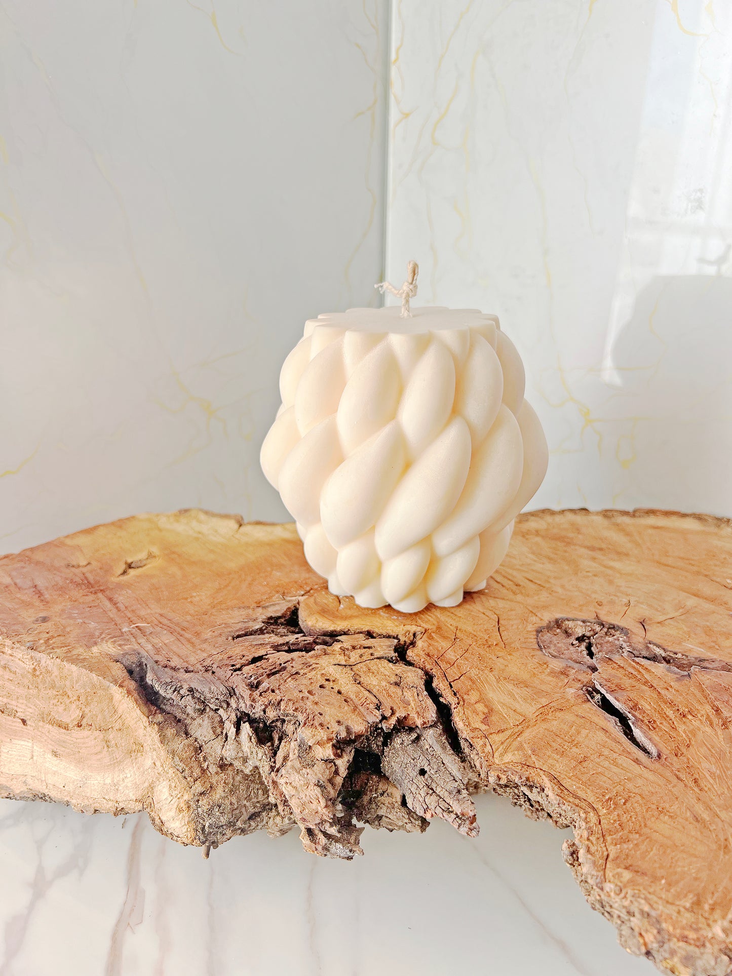 Luxury Candle "Velvet Braid" – Χειροποίητο Αρωματικό Κερί Πλεκτής Πλέξης