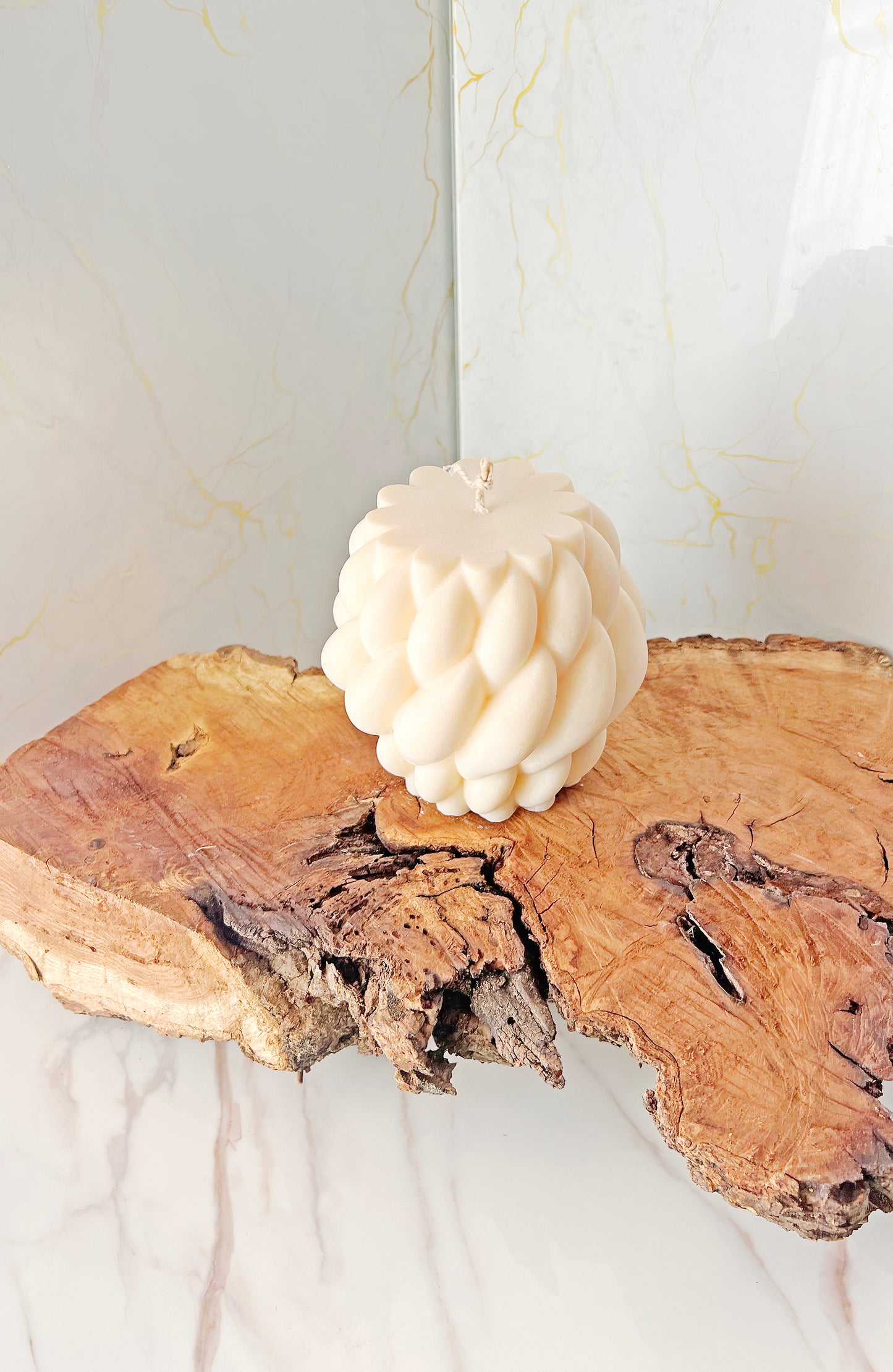 Luxury Candle "Velvet Braid" – Χειροποίητο Αρωματικό Κερί Πλεκτής Πλέξης