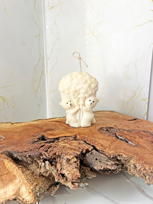 Twin Roses – Διακοσμητικό Φυτικό Αρωματικό Κερί με Αρκουδάκια & Μπουκέτο Τριαντάφυλλα