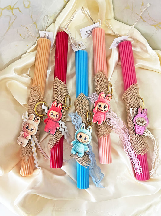 Labubu Πασχαλινή Λαμπάδα 2026 με Μπρελόκ – Ξύλινο ή Plexiglass Διακοσμητικό