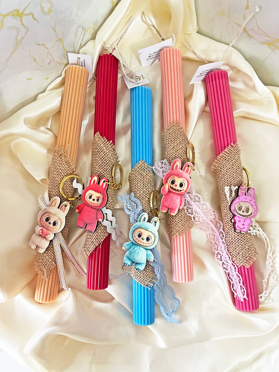 Labubu Πασχαλινή Λαμπάδα 2026 με Μπρελόκ – Ξύλινο ή Plexiglass Διακοσμητικό