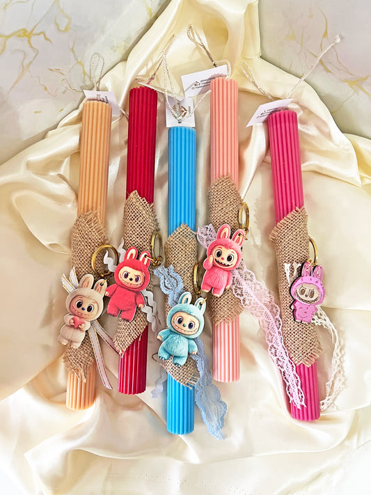 Labubu Πασχαλινή Λαμπάδα 2026 με Μπρελόκ – Ξύλινο ή Plexiglass Διακοσμητικό