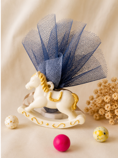 Μπομπονιέρα "Golden Rocking Horse" – Χειροποίητο Αρωματικό Φυτικό Κερί Αλογάκι